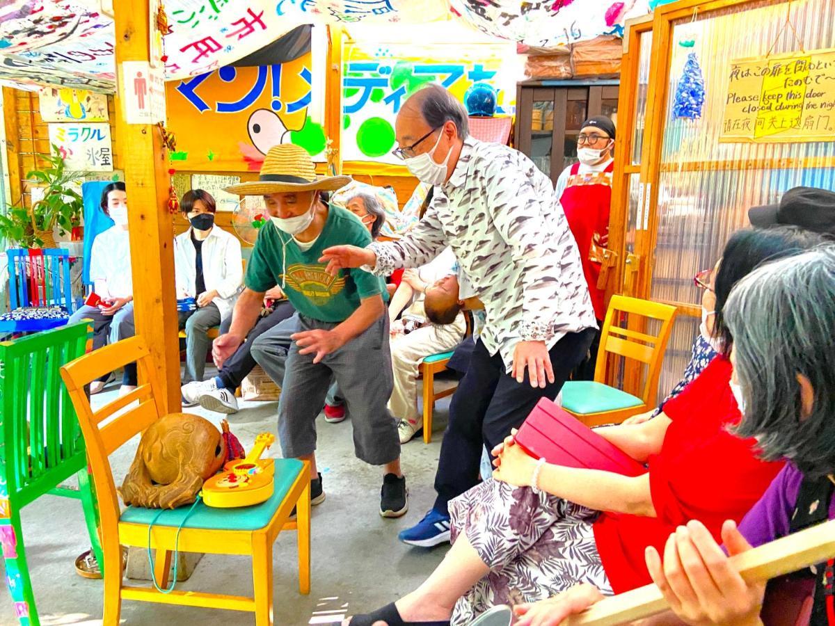Kamagasaki University Of The Arts Cafe Garden Guest House Aka Cocoroom Osaka Exterior foto
